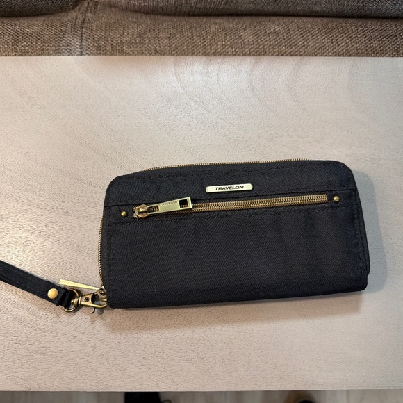 Travelon Wallet - Picture 1 of 4